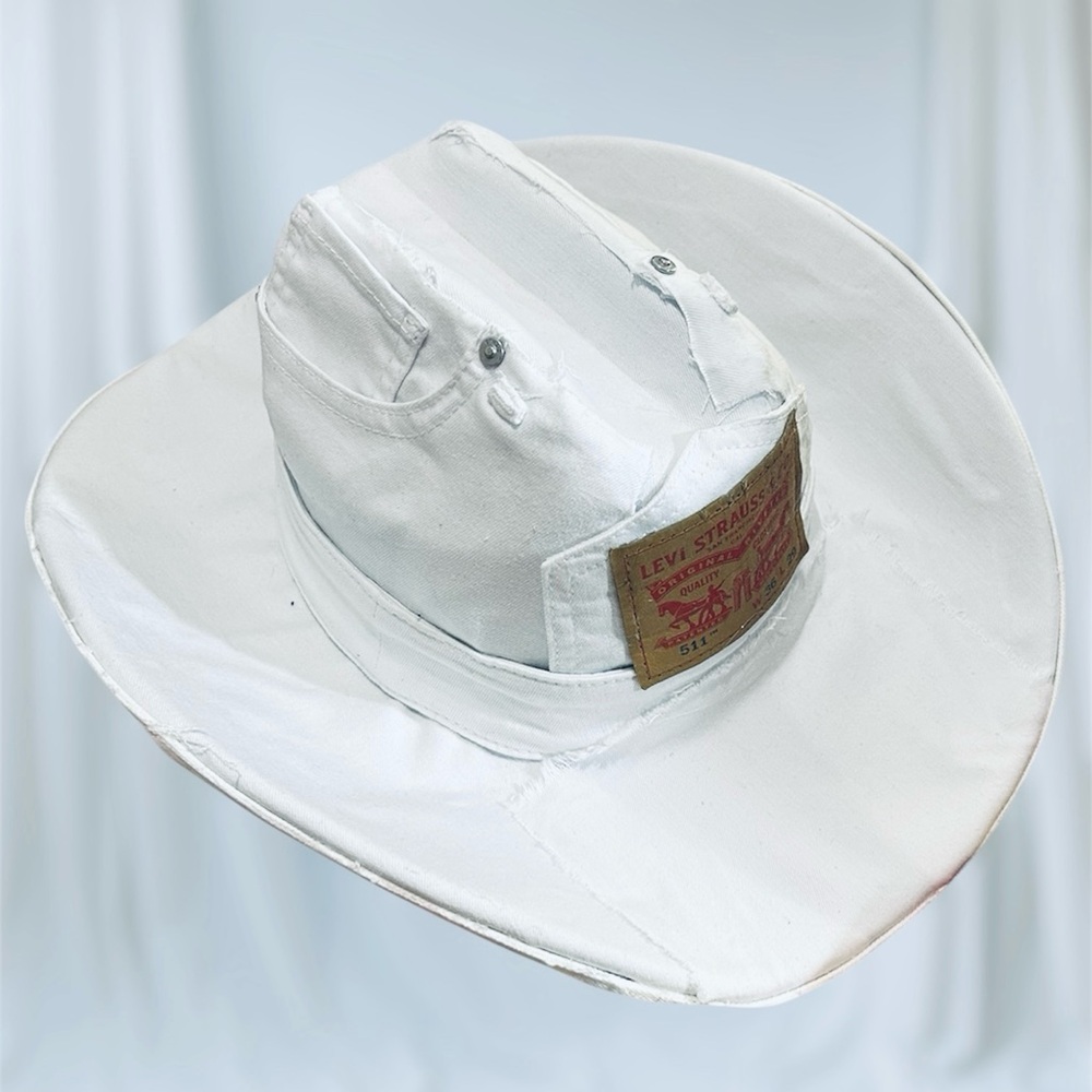Levi's White Canvas Hat
